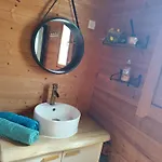 Relaxant Au Bord De L'eau Chalet *