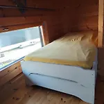 Au Bord De L'eau Chalet