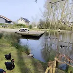 Au Bord De L'eau *