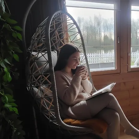 Relaxant Au Bord De L'eau Chalet