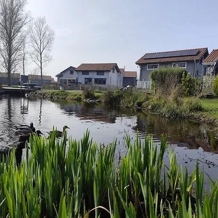 Relaxant Au Bord De L'eau Шале