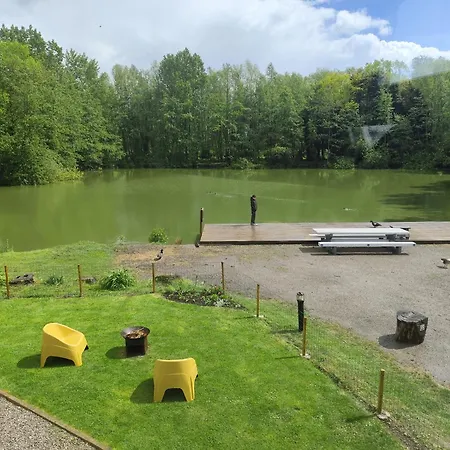 Relaxant Au Bord De L'eau Шале