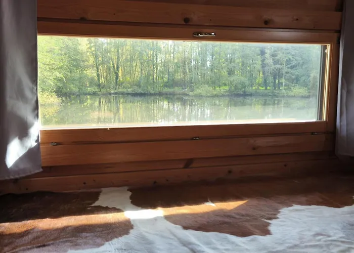 Au Bord De L'eau Dağ evi *